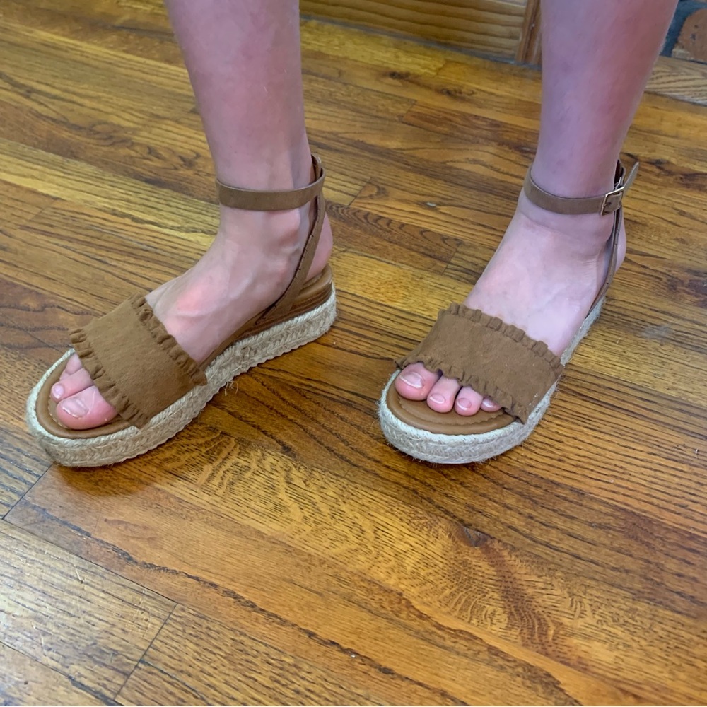 Pierre Dumas Strap Espadrilles Platform Summer Casual Wedges Sandals Shoes
Girls - Picture 4 of 16